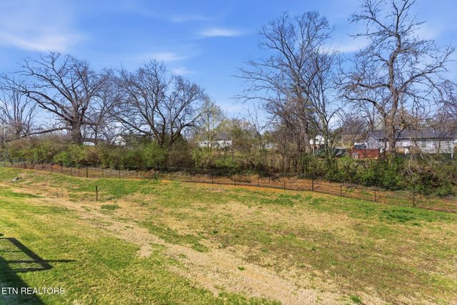 729 Graham Way, Knoxville, TN 37912