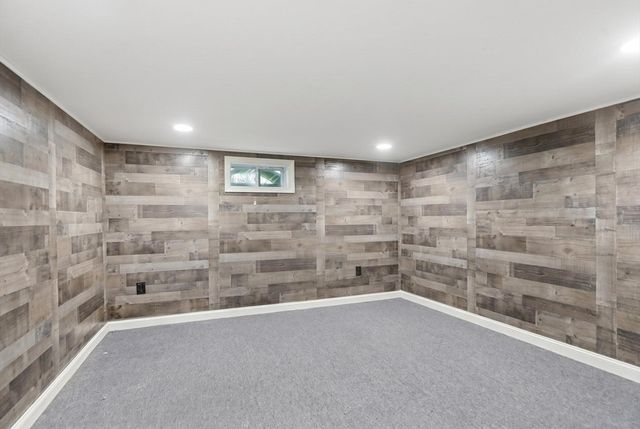 364 W Meadow Rd, Lowell, MA 01854