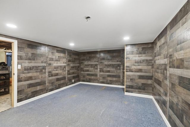 364 W Meadow Rd, Lowell, MA 01854