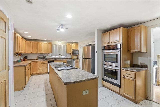 364 W Meadow Rd, Lowell, MA 01854