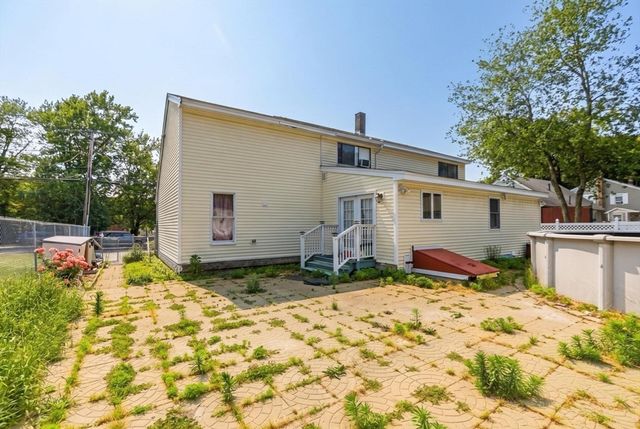 364 W Meadow Rd, Lowell, MA 01854