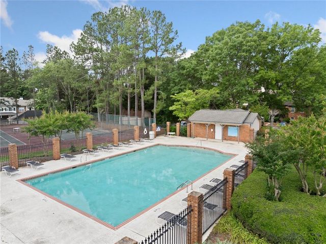 717 Beaufort Circle, Duluth, GA 30096