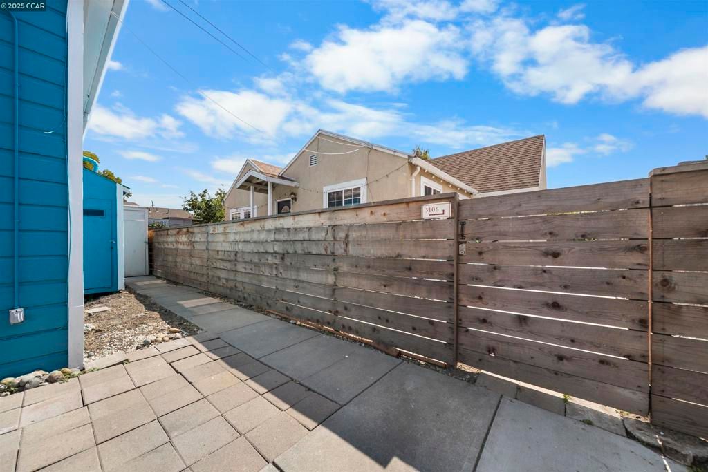 Image 2 of property listing at 3106 Chestnut St, Oakland, CA 94608
