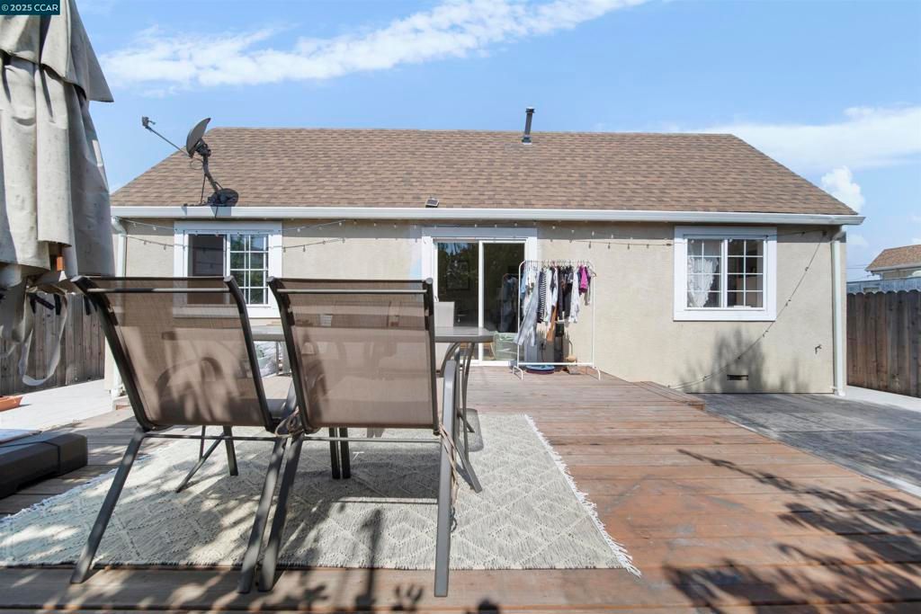 Image 23 of property listing at 3106 Chestnut St, Oakland, CA 94608