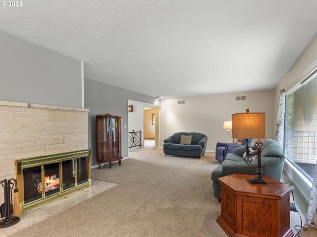 11946 Se BOYER Rd, Mc Minnville, OR 97128