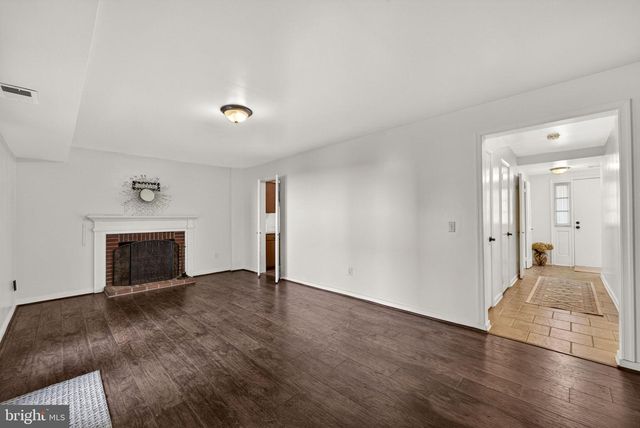 52-52A LEEDS CT, Warrenton, VA 20186