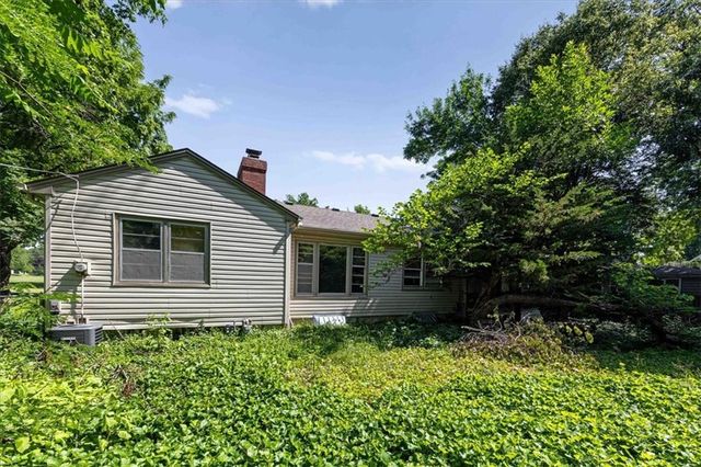 6201 67th Street, Overland Park, KS 66202