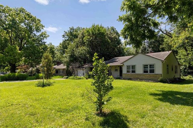 6201 67th Street, Overland Park, KS 66202
