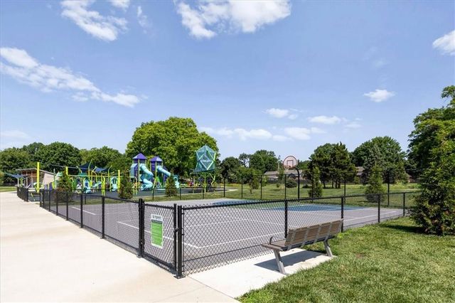 6201 67th Street, Overland Park, KS 66202