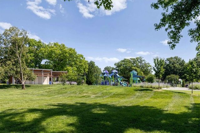 6201 67th Street, Overland Park, KS 66202