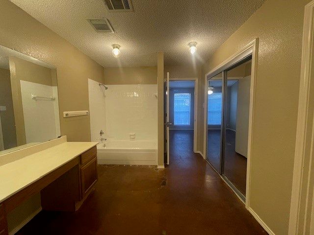 1226 W Hudgins Street, Grapevine, TX 76051