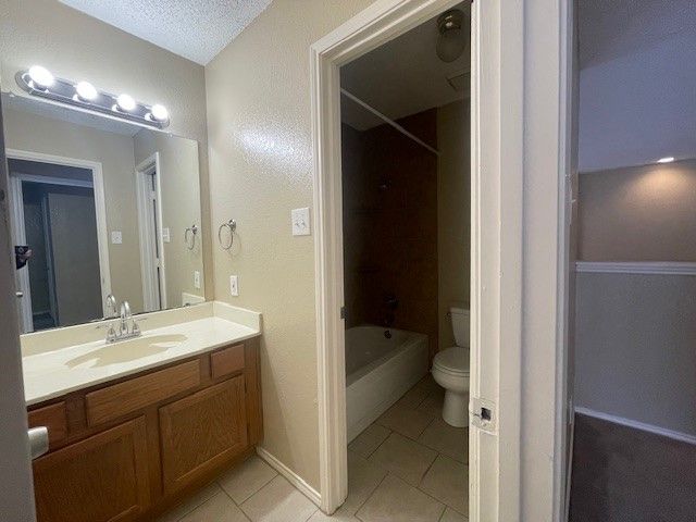 1226 W Hudgins Street, Grapevine, TX 76051