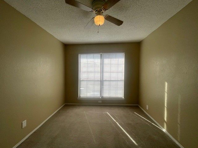 1226 W Hudgins Street, Grapevine, TX 76051