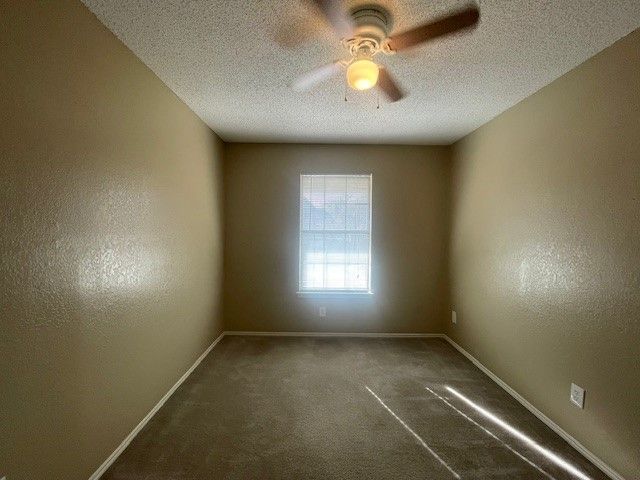 1226 W Hudgins Street, Grapevine, TX 76051