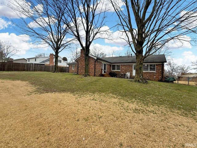 7733 Ridgemont Drive, Newburgh, IN 47630