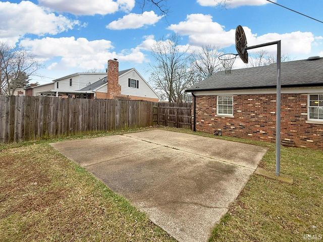 7733 Ridgemont Drive, Newburgh, IN 47630