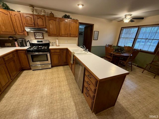 7733 Ridgemont Drive, Newburgh, IN 47630