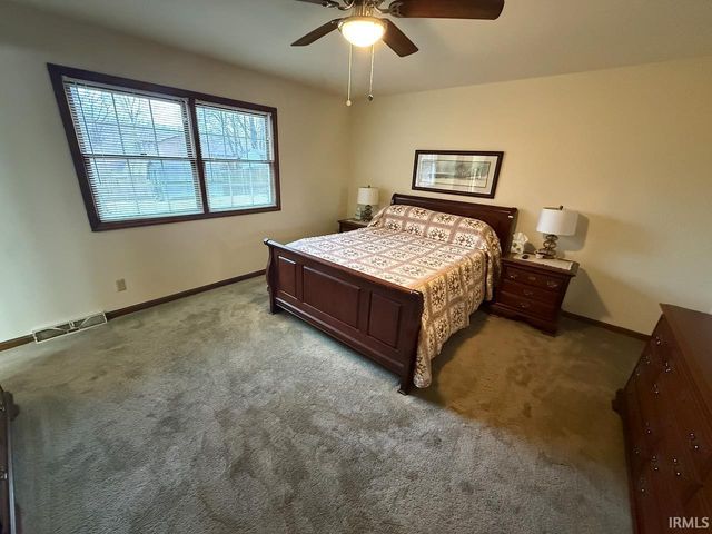 7733 Ridgemont Drive, Newburgh, IN 47630