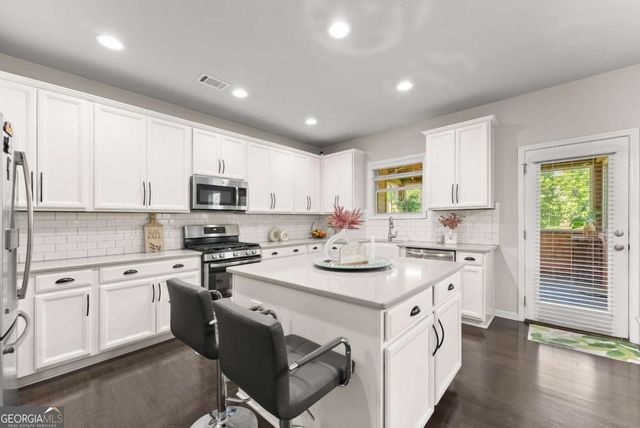 2228 Lakeview Bend Way, Buford, GA 30519