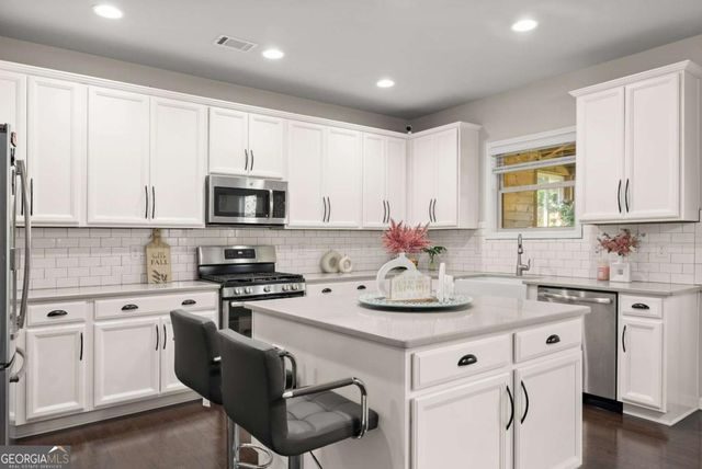 2228 Lakeview Bend Way, Buford, GA 30519