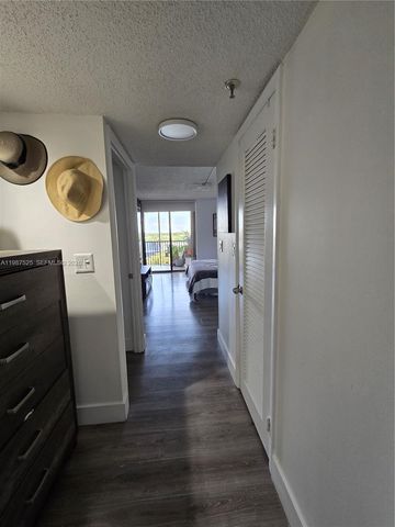 900 NE 195th St 709, Miami, FL 33179