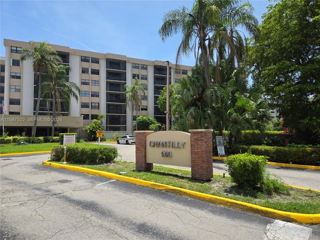 900 NE 195th St 709, Miami, FL 33179