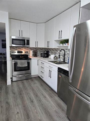 900 NE 195th St 709, Miami, FL 33179