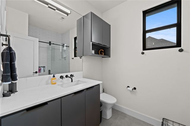 5913 SW Bloomsbury Road, Bentonville, AR 72713