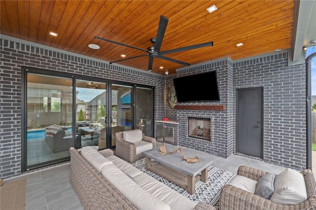 5913 SW Bloomsbury Road, Bentonville, AR 72713