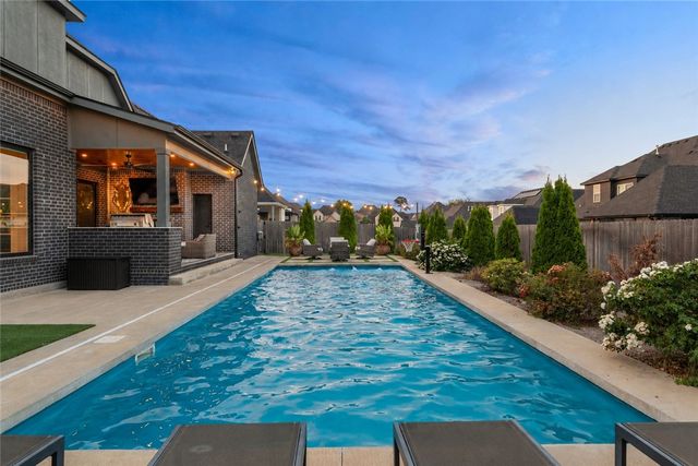 5913 SW Bloomsbury Road, Bentonville, AR 72713