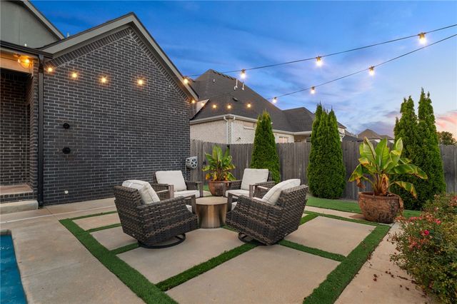 5913 SW Bloomsbury Road, Bentonville, AR 72713