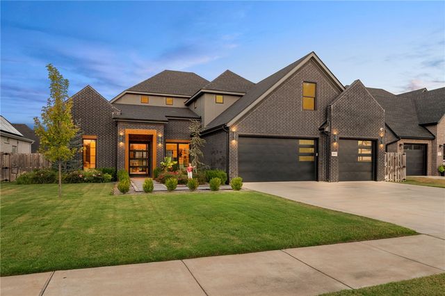 5913 SW Bloomsbury Road, Bentonville, AR 72713