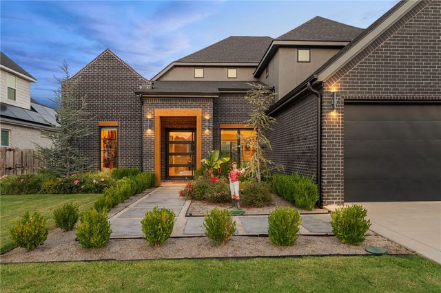 5913 SW Bloomsbury Road, Bentonville, AR 72713