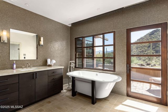 13781 N Old Ranch House Road, Marana, AZ 85658