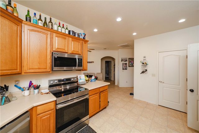 2120 W Billionaire Lane, Yucca, AZ 86438