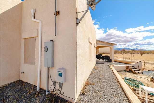 2120 W Billionaire Lane, Yucca, AZ 86438