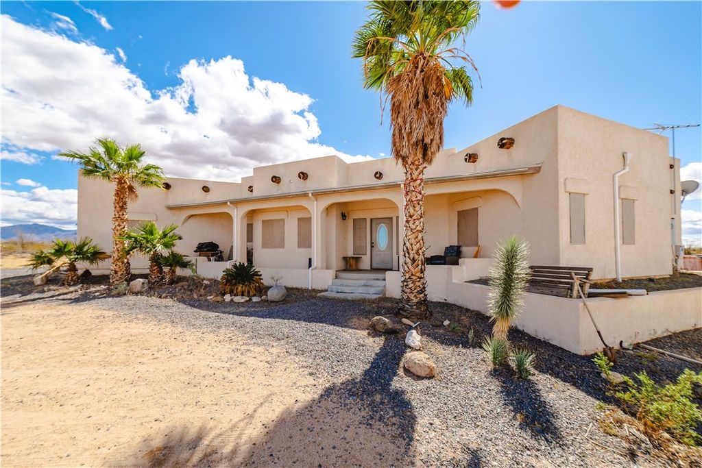 2120 W Billionaire Lane, Yucca, AZ 86438