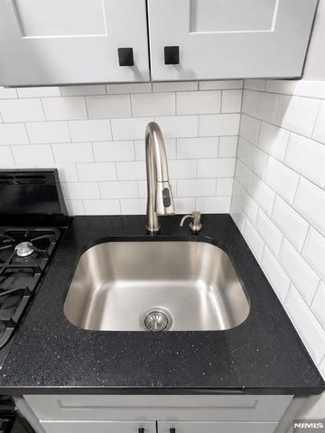 2160 Center Avenue 1J, Fort Lee, NJ 07024