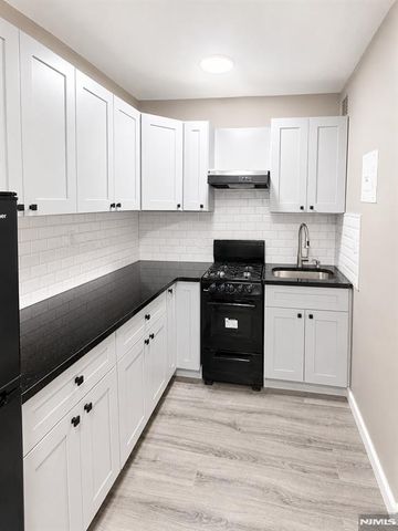 2160 Center Avenue 1J, Fort Lee, NJ 07024