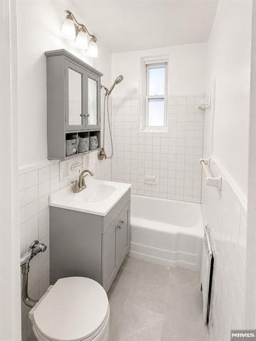 2160 Center Avenue 1J, Fort Lee, NJ 07024
