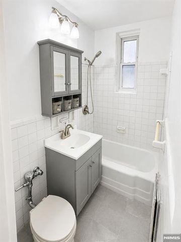 2160 Center Avenue 1J, Fort Lee, NJ 07024