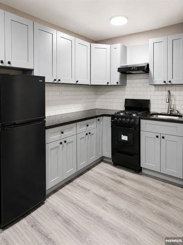 2160 Center Avenue 1J, Fort Lee, NJ 07024