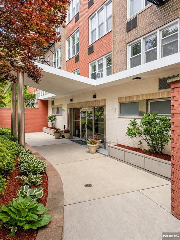 2160 Center Avenue 1J, Fort Lee, NJ 07024