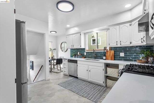 2739 Grande Vista Ave, Oakland, CA 94601