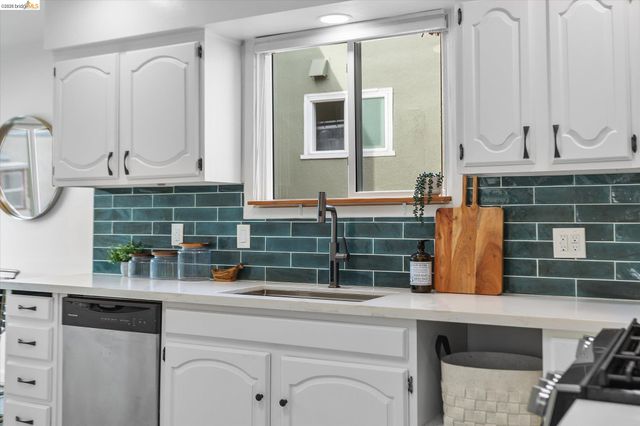 2739 Grande Vista Ave, Oakland, CA 94601