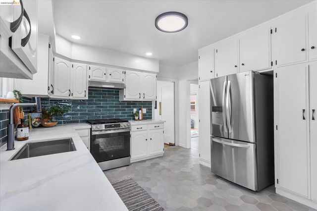 2739 Grande Vista Ave, Oakland, CA 94601
