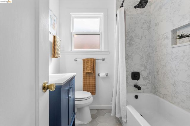 2739 Grande Vista Ave, Oakland, CA 94601