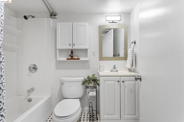2739 Grande Vista Ave, Oakland, CA 94601