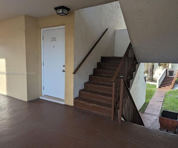 8810 Fontainebleau Blvd 201, Miami, FL 33172