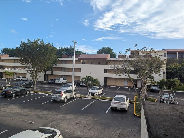 8810 Fontainebleau Blvd 201, Miami, FL 33172